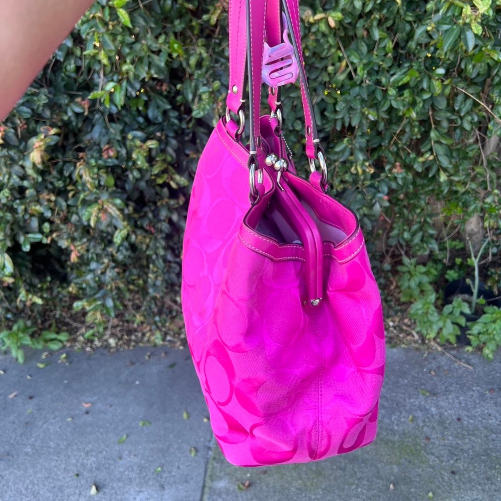 Y2K Hot Pink Coach Signature Laura Kisslock Tote Bag - Picture 6 of 7
